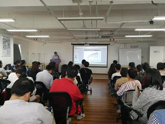 活动现场座无虚席 活动现场座无虚席