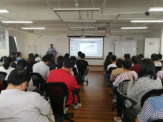 郑州爱普锐软件技术总经理薛权现场讲解 郑州爱普锐软件技术总经理薛权现场讲解