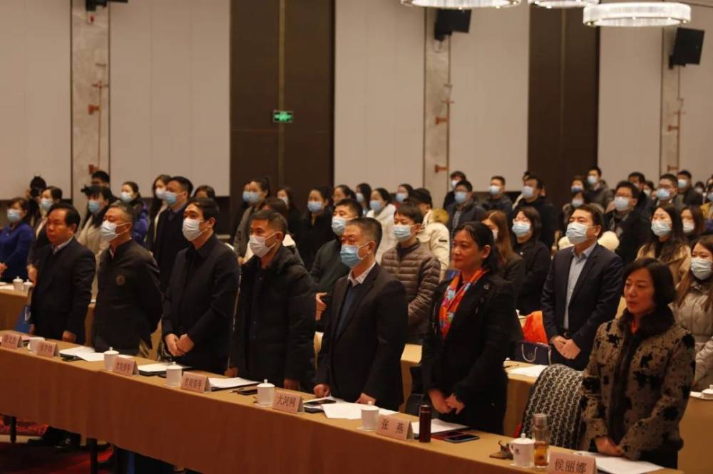 飞速度荣获郑州医疗器械行业协会颁发的“优秀经营企业”证书(图2) 大会在奏唱国歌中拉开序幕